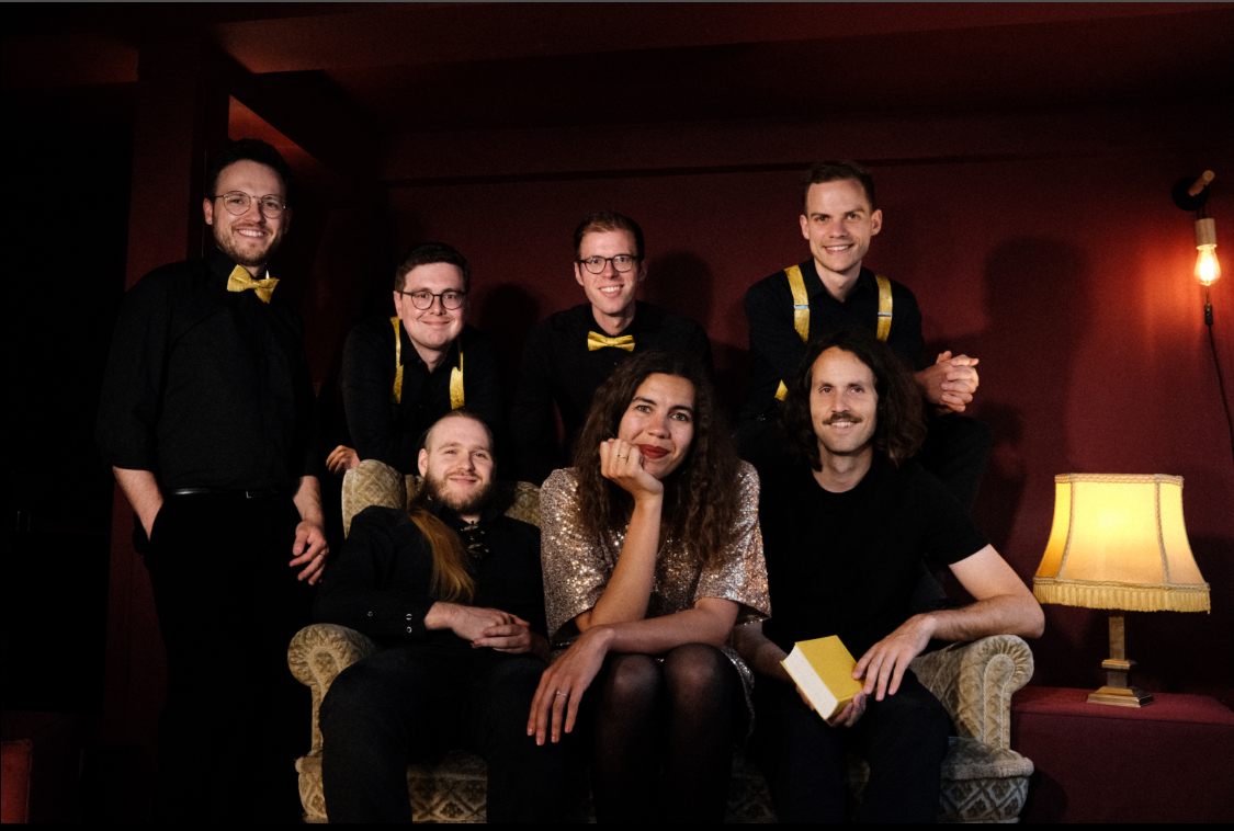 „Groovelastics“ – PflanzenEck bei Nacht